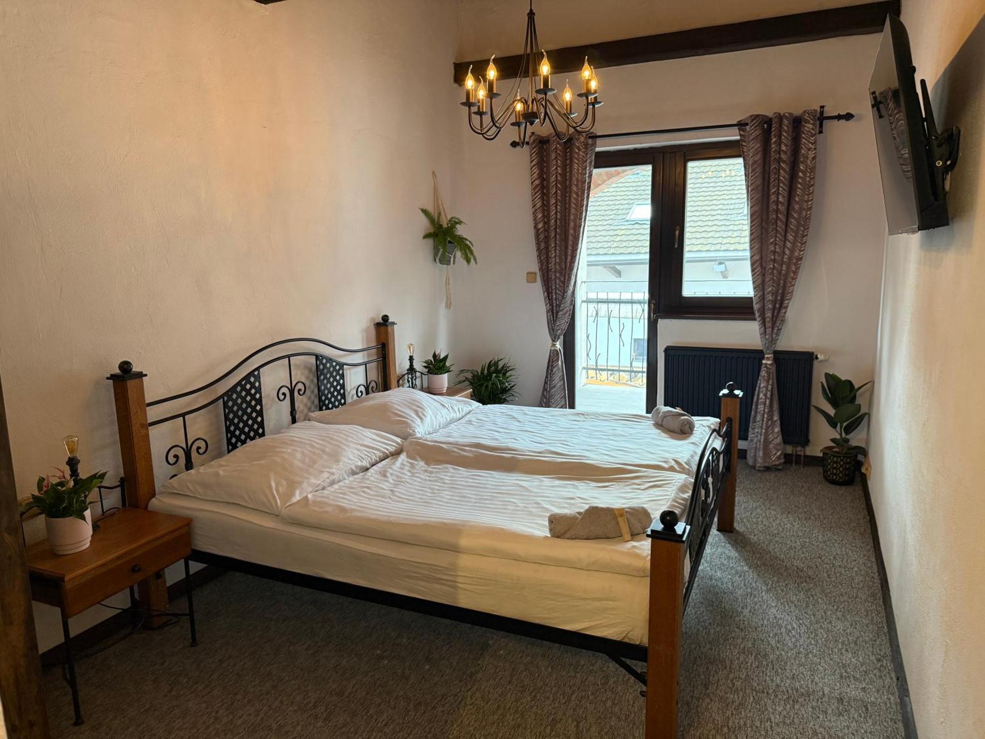 Hotel Plzensky Dvur Фридек-Мистек Экстерьер фото