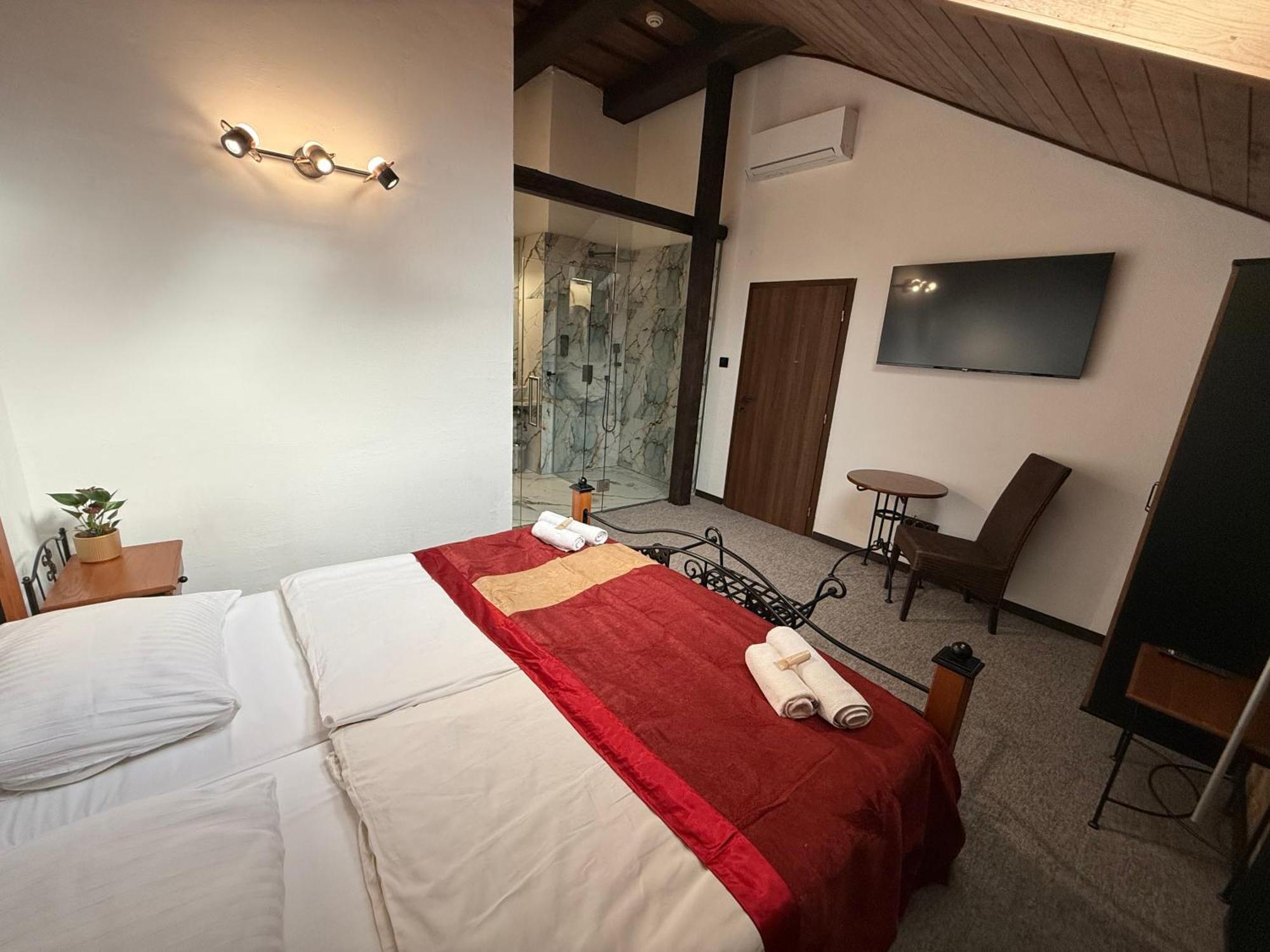 Hotel Plzensky Dvur Фридек-Мистек Экстерьер фото