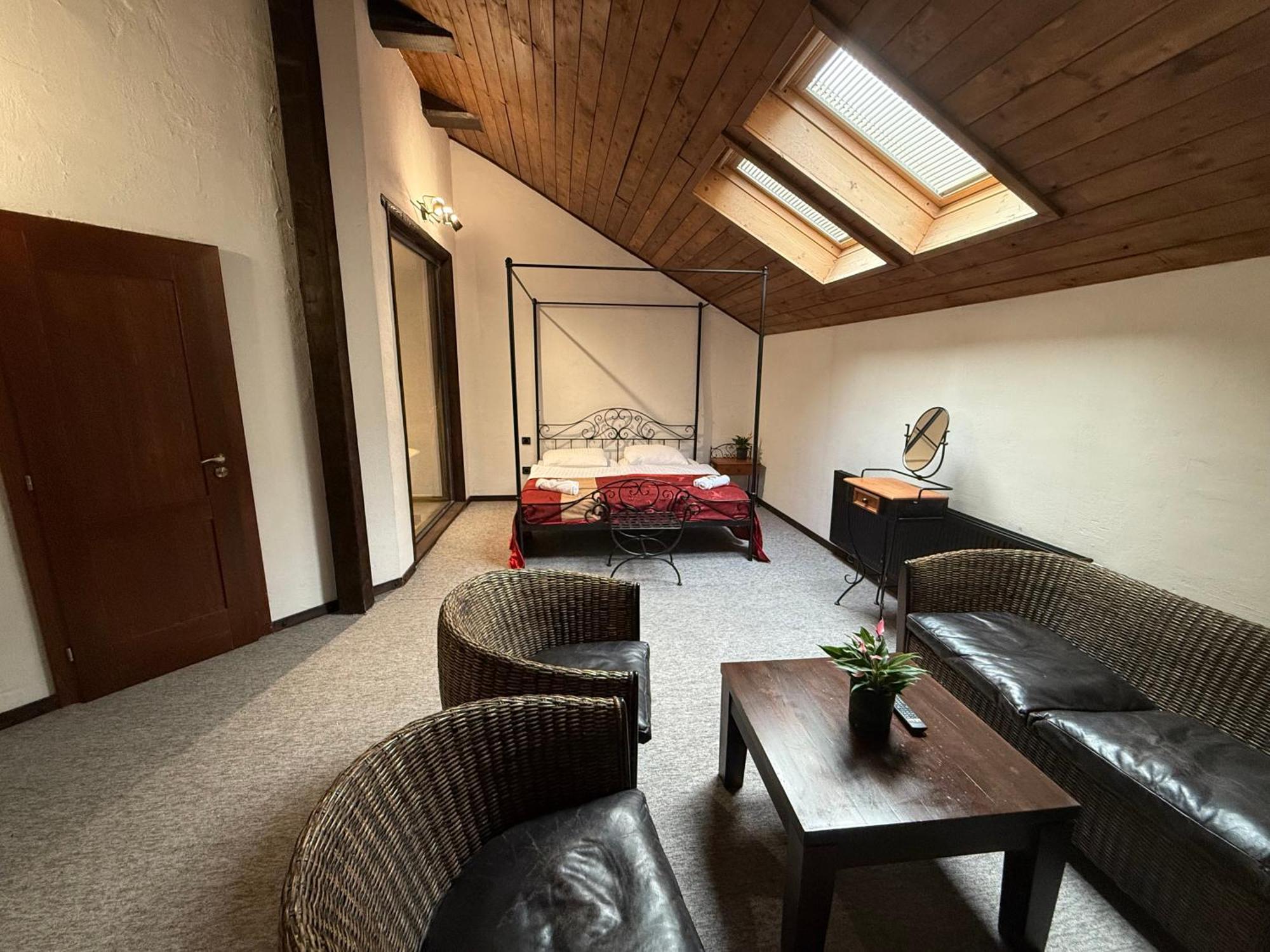 Hotel Plzensky Dvur Фридек-Мистек Экстерьер фото