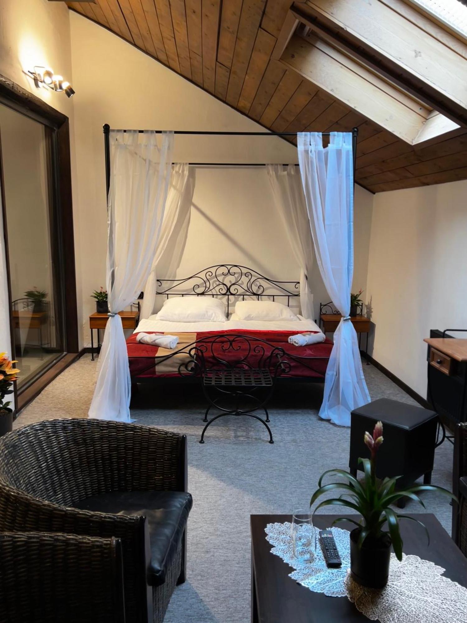 Hotel Plzensky Dvur Фридек-Мистек Экстерьер фото