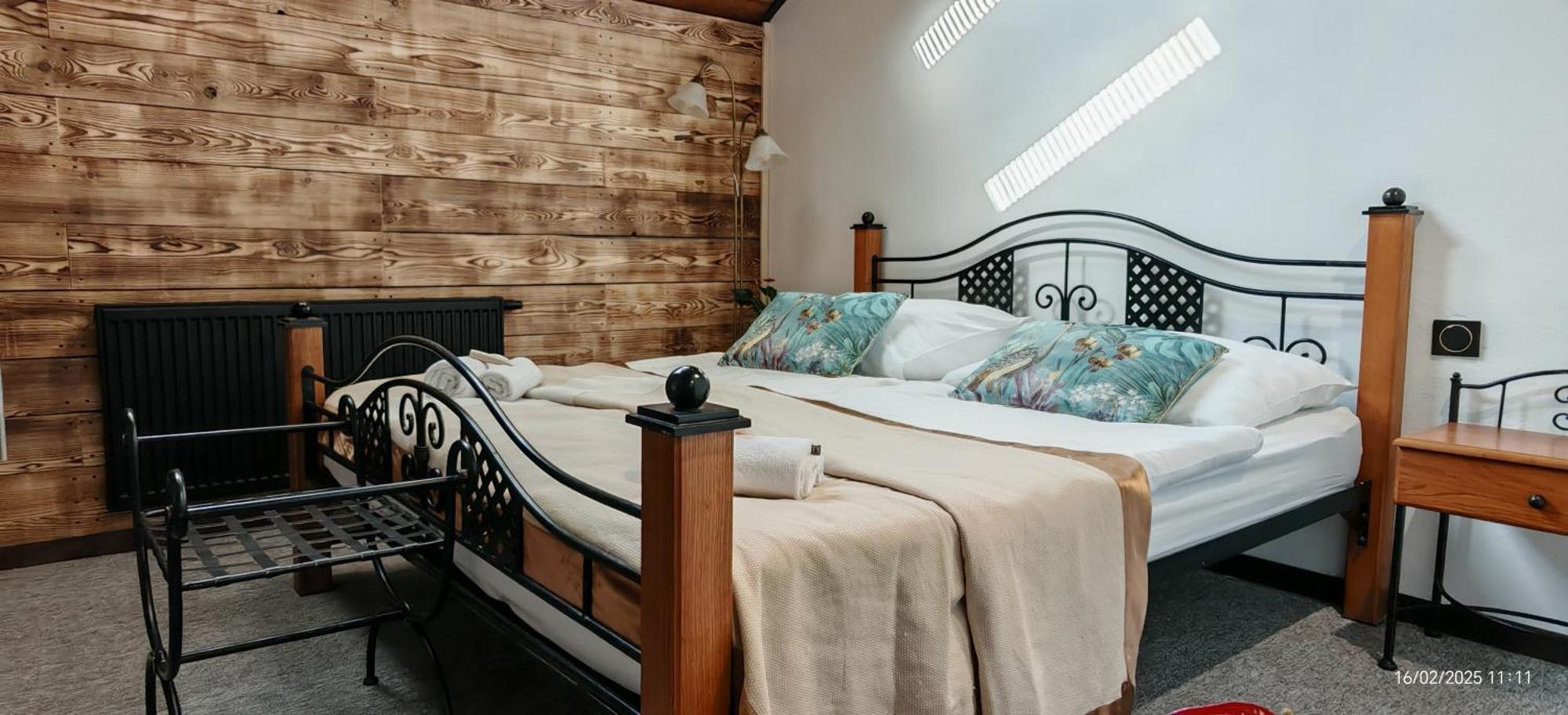 Hotel Plzensky Dvur Фридек-Мистек Экстерьер фото