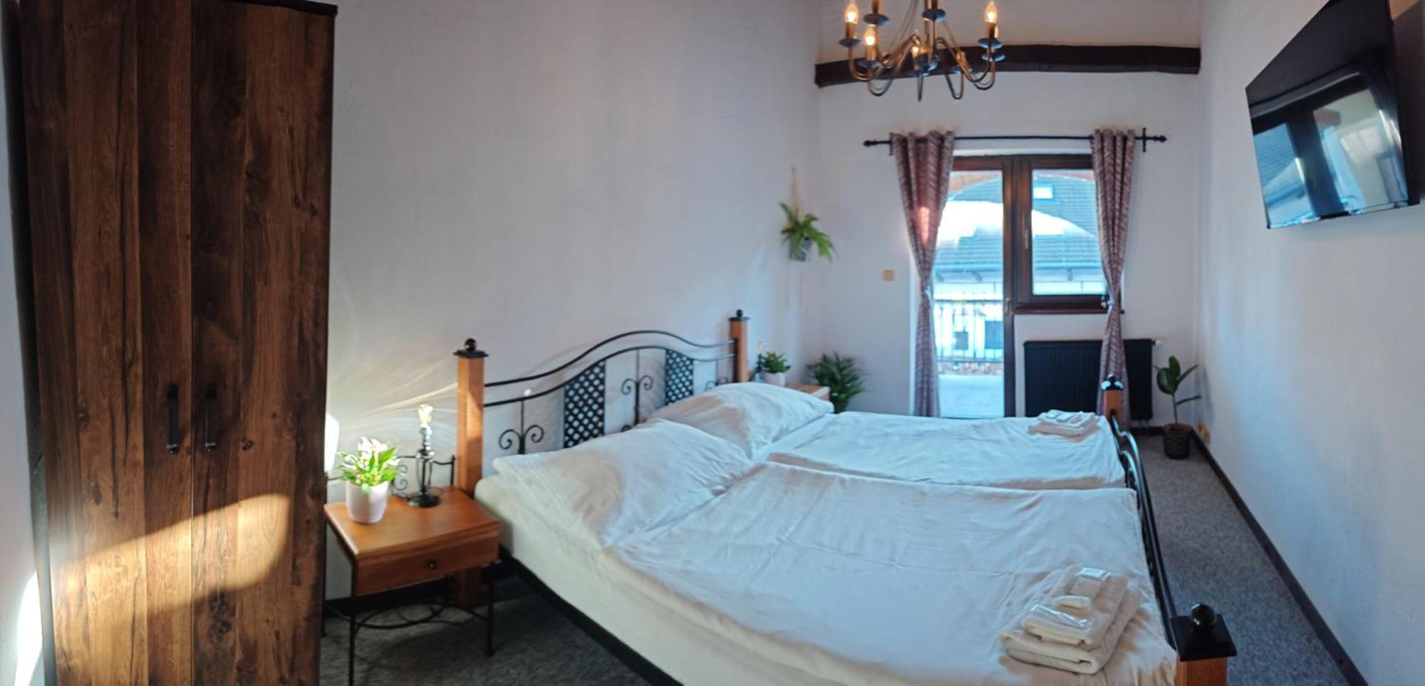 Hotel Plzensky Dvur Фридек-Мистек Экстерьер фото
